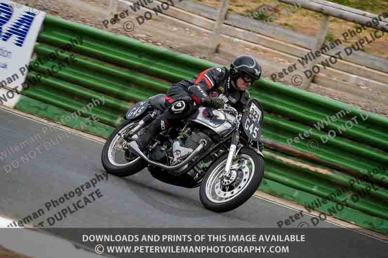 Vintage motorcycle club;eventdigitalimages;mallory park;mallory park trackday photographs;no limits trackdays;peter wileman photography;trackday digital images;trackday photos;vmcc festival 1000 bikes photographs